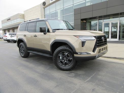 Used 2026 Lexus GX 550 w/ Accessory Package (CT) image 13