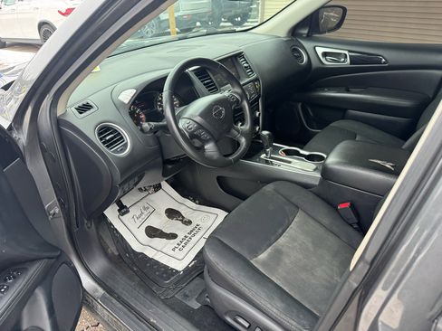 Used 2019 Nissan Pathfinder SV image 11