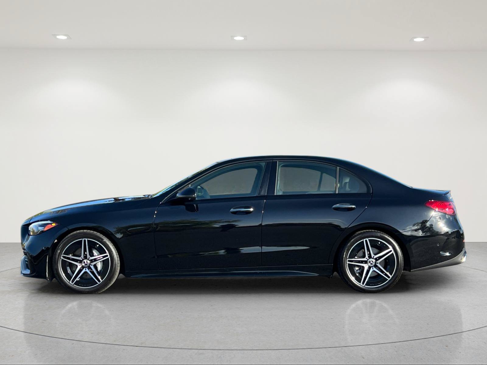 Used 2025 Mercedes-Benz C 300 4MATIC Sedan image 2
