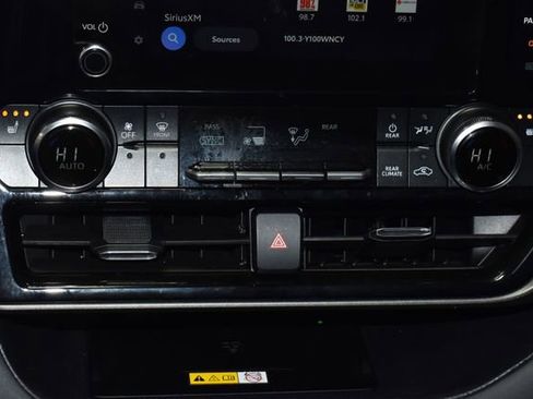 Used 2024 Toyota Highlander XLE image 18