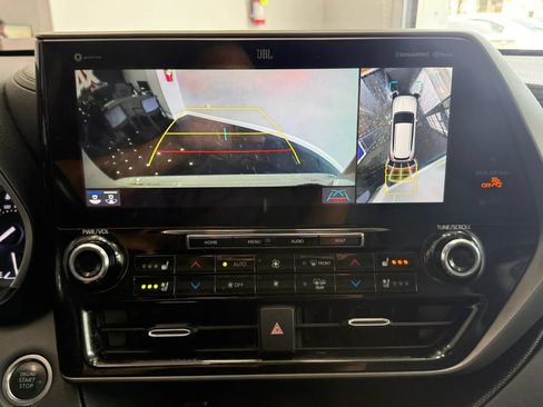 Used 2021 Toyota Highlander Limited AWD/4WD image 17