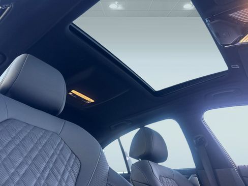 Used 2023 BMW 530e w/ Executive Package image 14