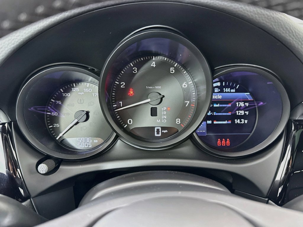 Certified 2025 Porsche Macan AWD/4WD image 16