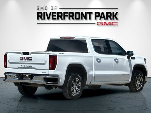 Used 2024 GMC Sierra 1500 SLT image 3