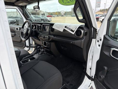 Used 2023 Jeep Gladiator Sport image 24