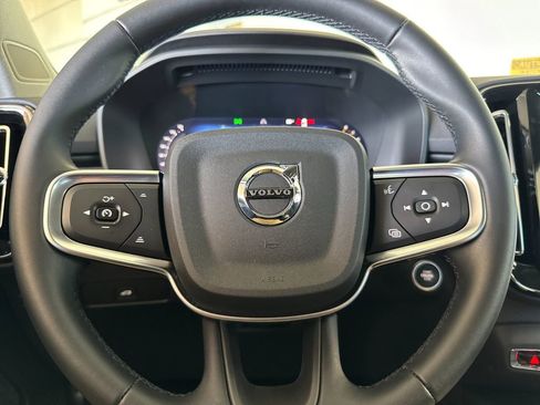 Certified 2025 Volvo XC40 B5 Plus image 23