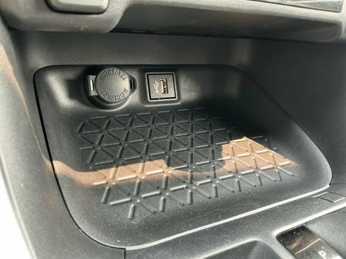 Used 2025 Toyota RAV4 XLE AWD/4WD image 22