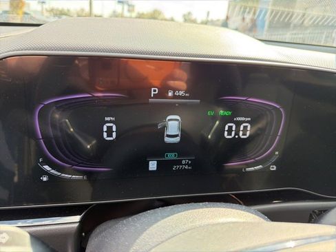 Used 2023 Kia Niro EX image 12