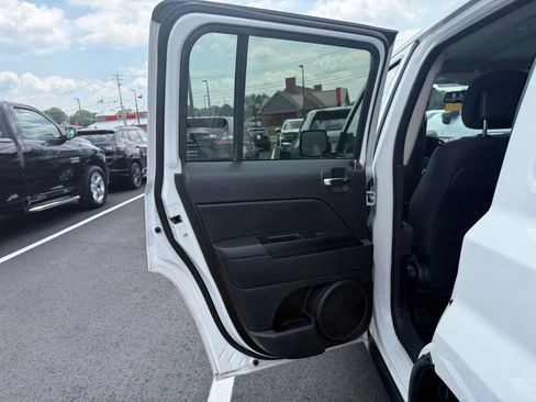 Used 2016 Jeep Patriot Sport w/ Power Value Group AWD/4WD image 12