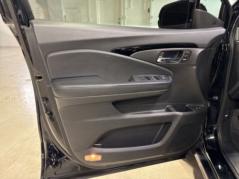 Used 2017 Honda Pilot Elite image 29