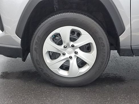 Used 2024 Toyota RAV4 LE AWD/4WD image 8
