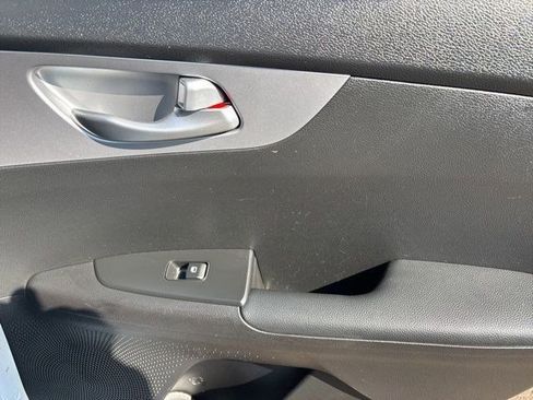 Used 2023 Kia Forte LXS w/ LXS Technology Package image 33