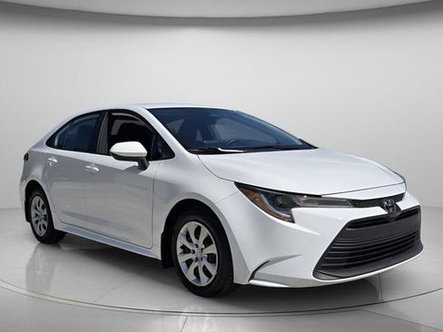 Used 2025 Toyota Corolla LE FWD image 9