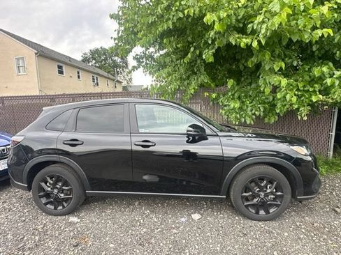 Used 2024 Honda HR-V Sport image 2
