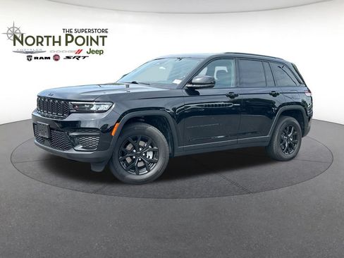 Used 2025 Jeep Grand Cherokee Altitude AWD/4WD image 1