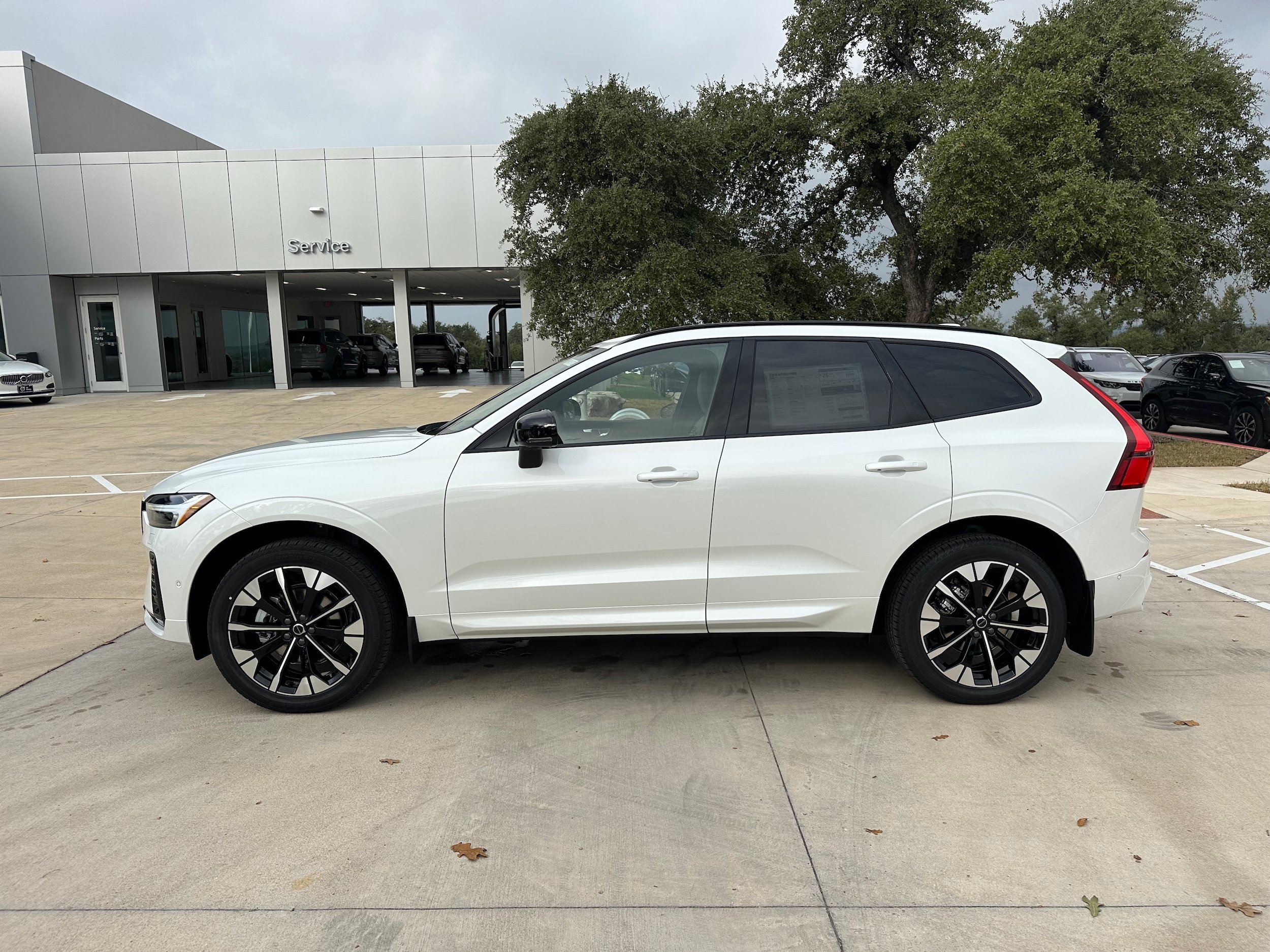 Used 2026 Volvo XC60 B5 Plus w/ Protection Package Premier AWD/4WD image 3
