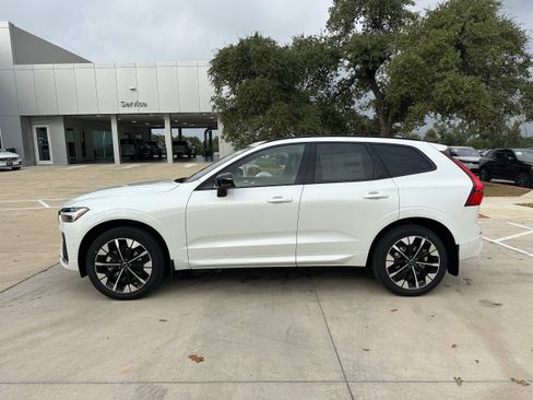Used 2026 Volvo XC60 B5 Plus w/ Protection Package Premier AWD/4WD image 3