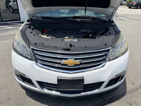 Used 2017 Chevrolet Traverse LT w/ Style and Technology Package FWD image 11