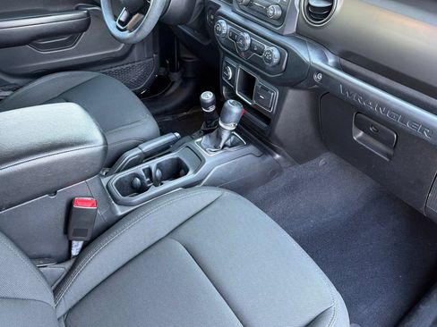 Used 2019 Jeep Wrangler Sport AWD/4WD image 15