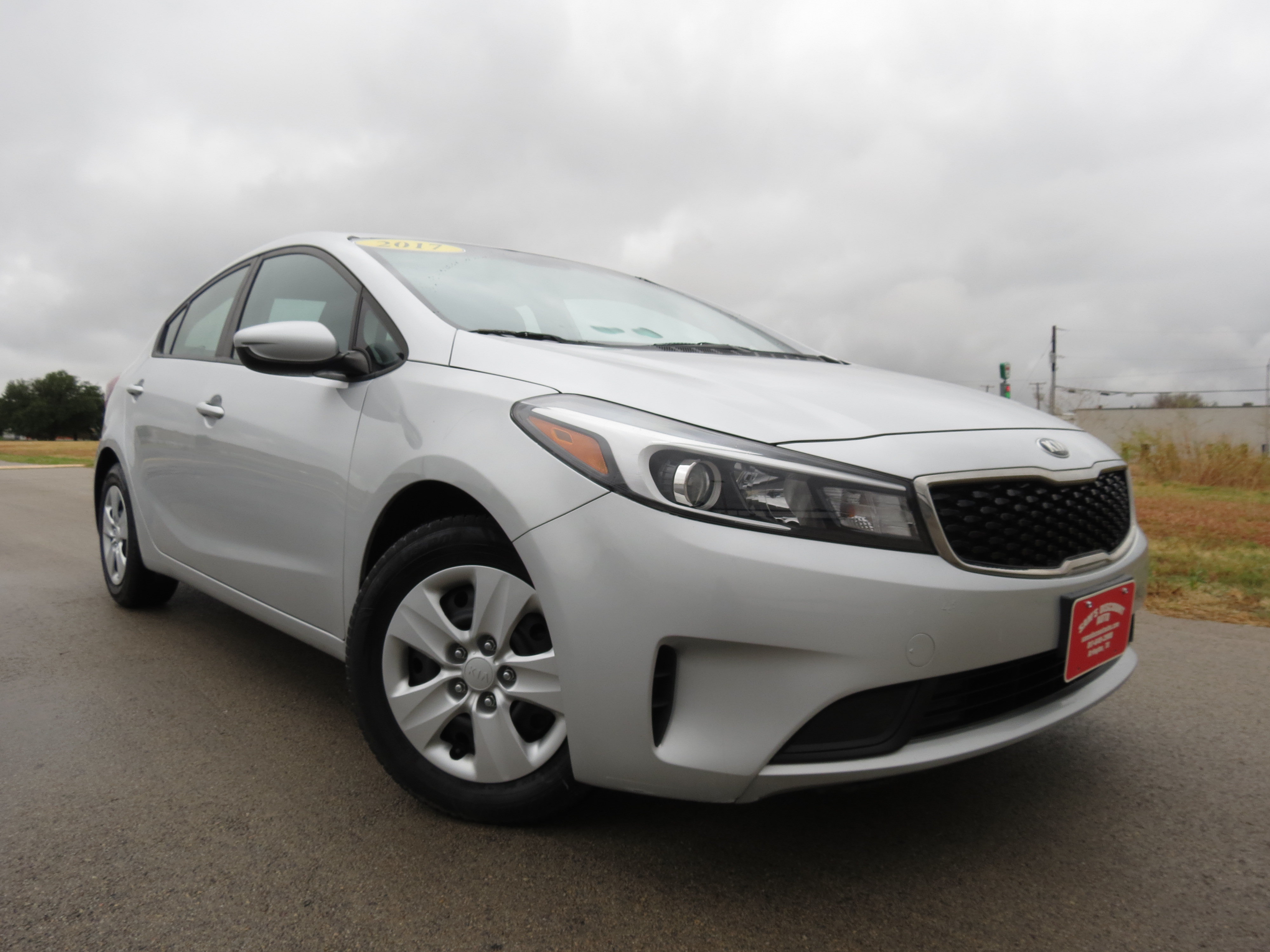 Used 2017 Kia Forte LX FWD image 2