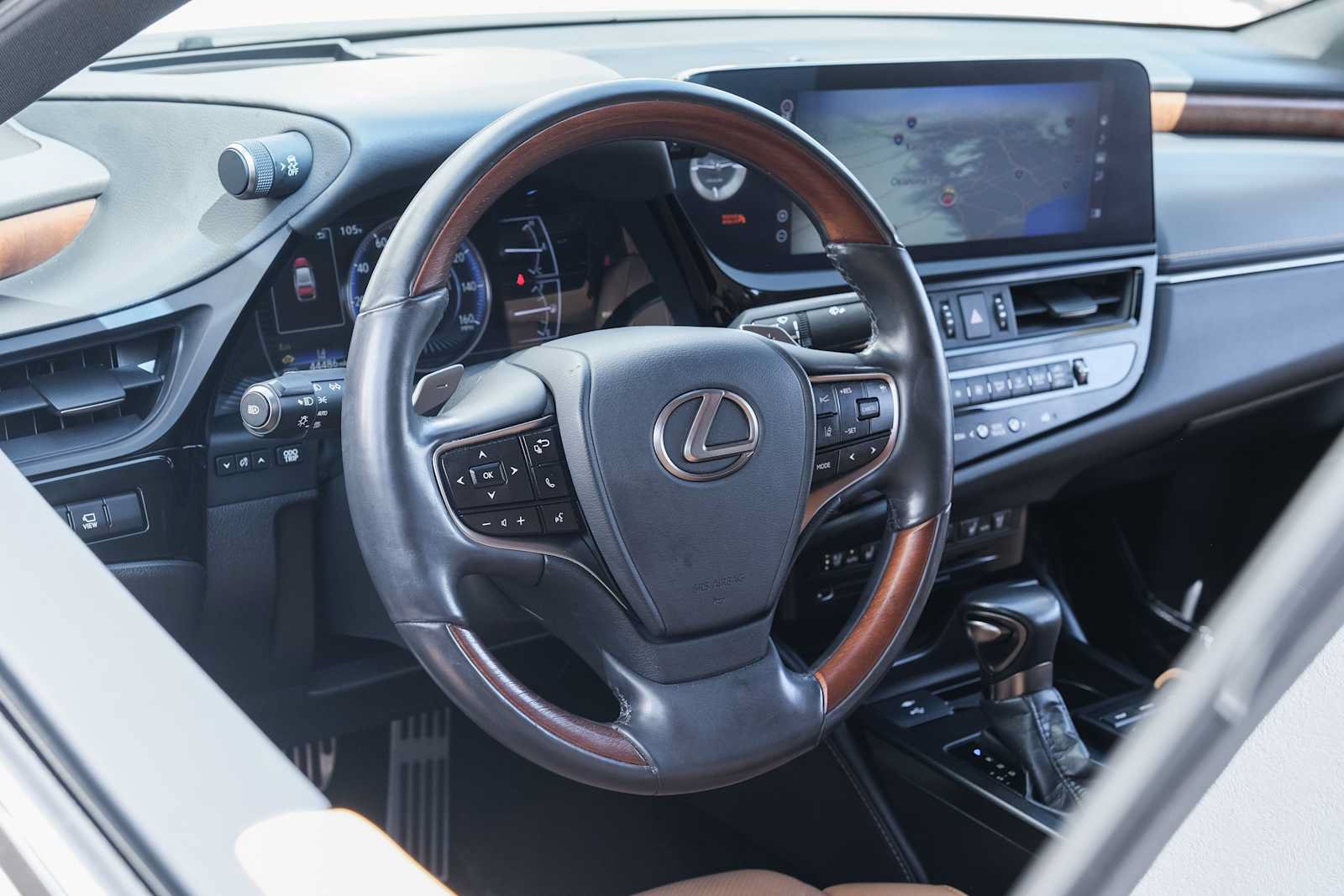Used 2022 Lexus ES 300h Ultra Luxury w/ Accessory Package 2 FWD image 23