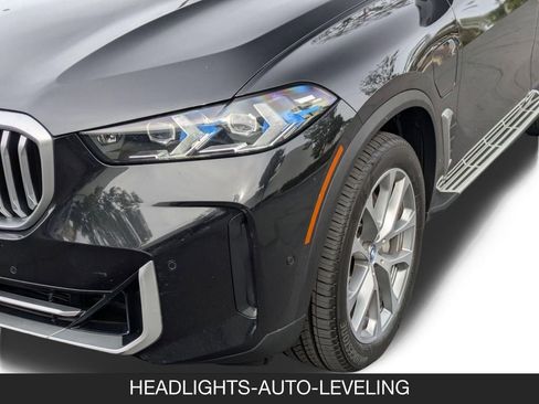 Used 2025 BMW X5 xDrive50e image 10
