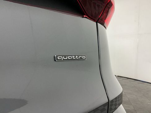 Used 2025 Audi Q5 Premium w/ 19" Wheel Package AWD/4WD image 8