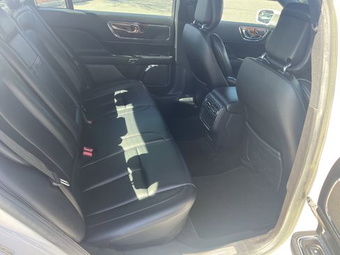 Used 2018 Lincoln Continental Premiere image 16