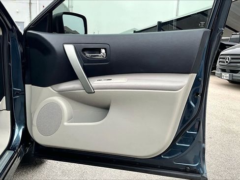 Used 2013 Nissan Rogue SV w/ Premium Pkg image 21