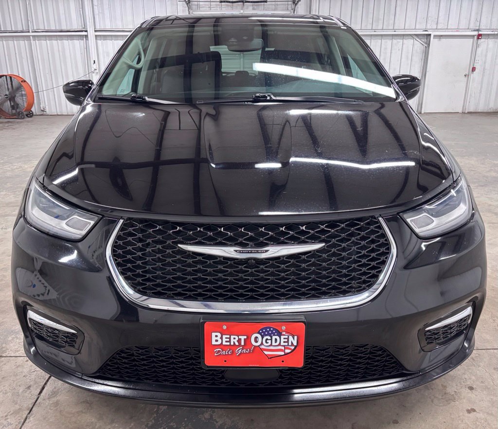 Used 2024 Chrysler Pacifica Limited FWD image 2