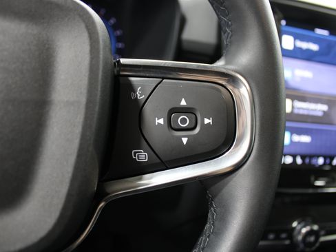 Used 2023 Volvo XC40 B4 Ultimate FWD image 11
