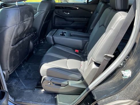 Used 2025 Honda Pilot Touring image 3