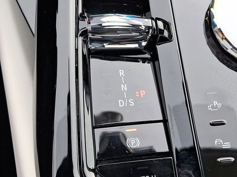 New 2026 BMW 530i xDrive w/ Executive Package image 11