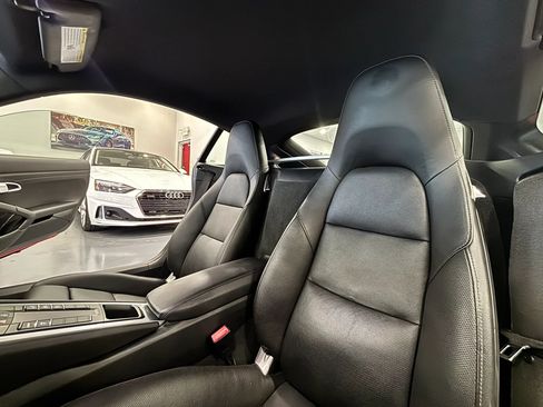 Used 2018 Porsche 718 Cayman S RWD image 11