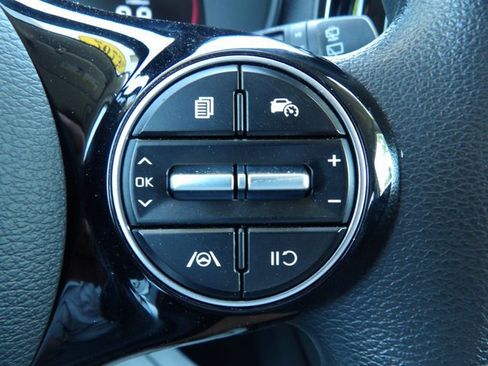 Used 2023 Kia Soul S FWD image 16