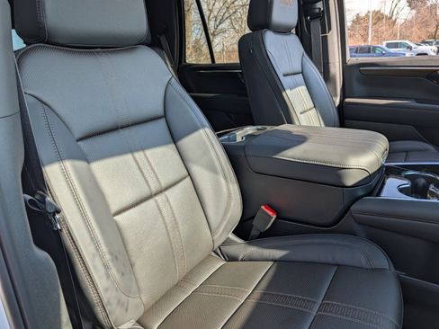 New 2026 Chevrolet Tahoe High Country AWD/4WD image 32