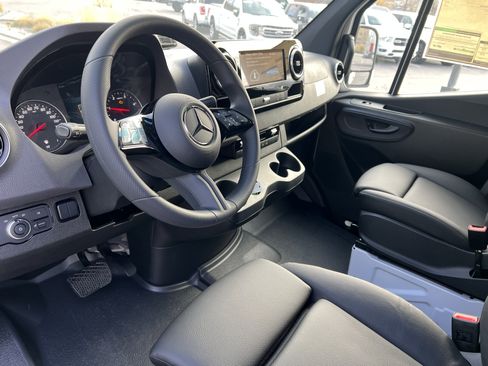 New 2025 Mercedes-Benz Sprinter 2500 image 13