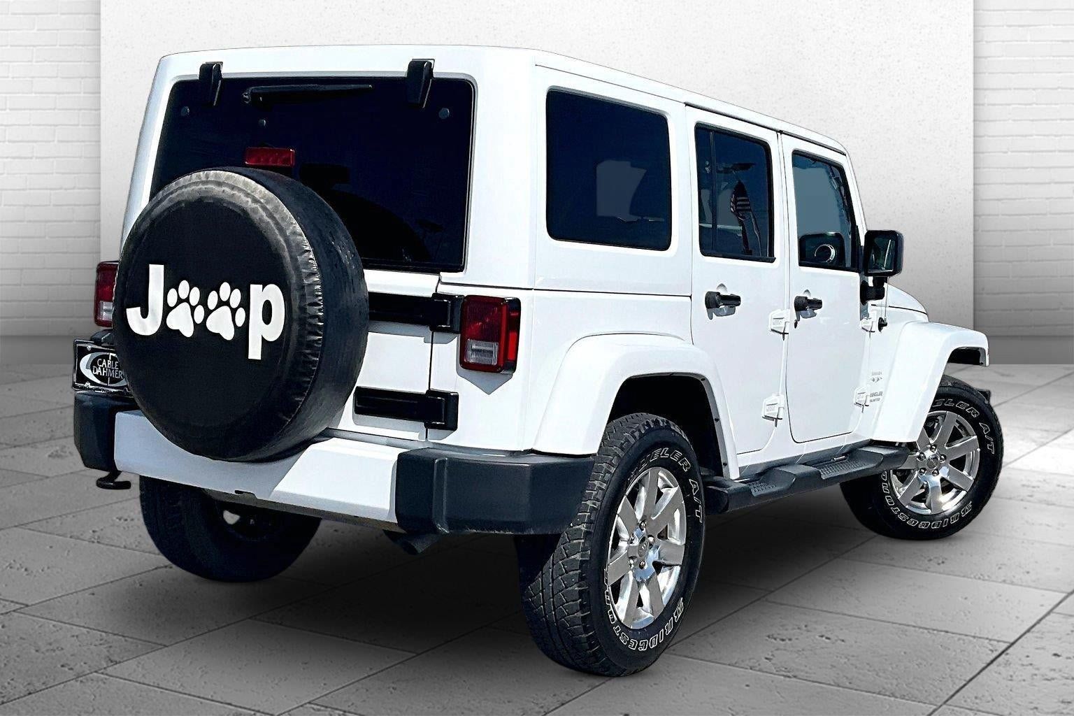 Used 2016 Jeep Wrangler Unlimited Sahara w/ Connectivity Group AWD/4WD image 12