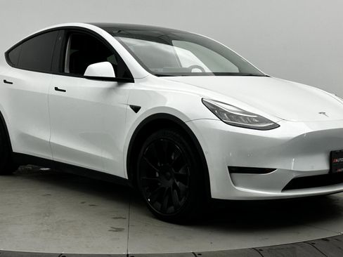 Used 2022 Tesla Model Y Long Range image 3