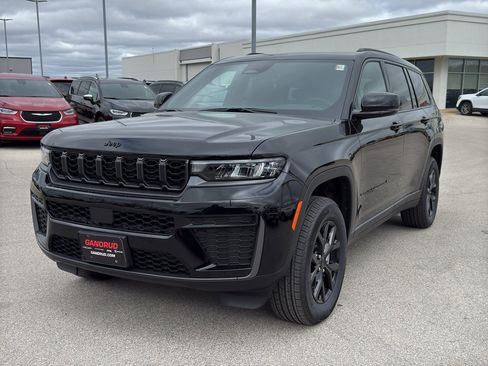 New 2026 Jeep Grand Cherokee L 4WD image 2