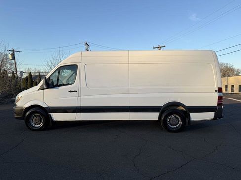 Used 2018 Mercedes-Benz Sprinter 2500 image 4