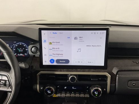 Used 2025 Toyota Tacoma Limited image 13