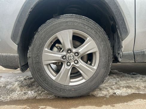 Used 2025 Toyota RAV4 XLE image 16