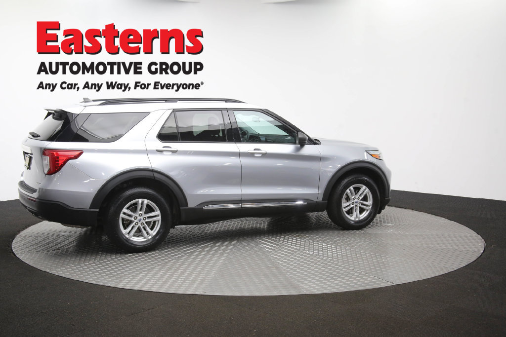Used 2023 Ford Explorer XLT AWD/4WD image 46