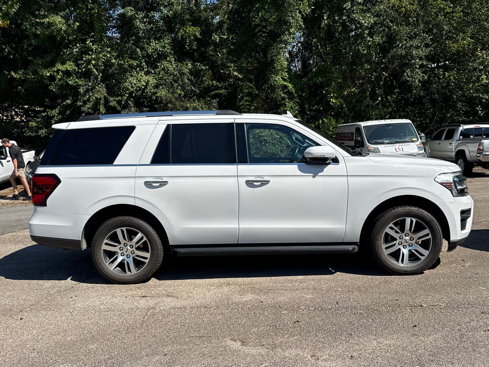 Used 2024 Ford Expedition Limited AWD/4WD image 8