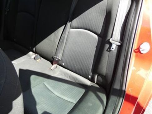 Used 2015 MAZDA MAZDA3 i Sport image 37