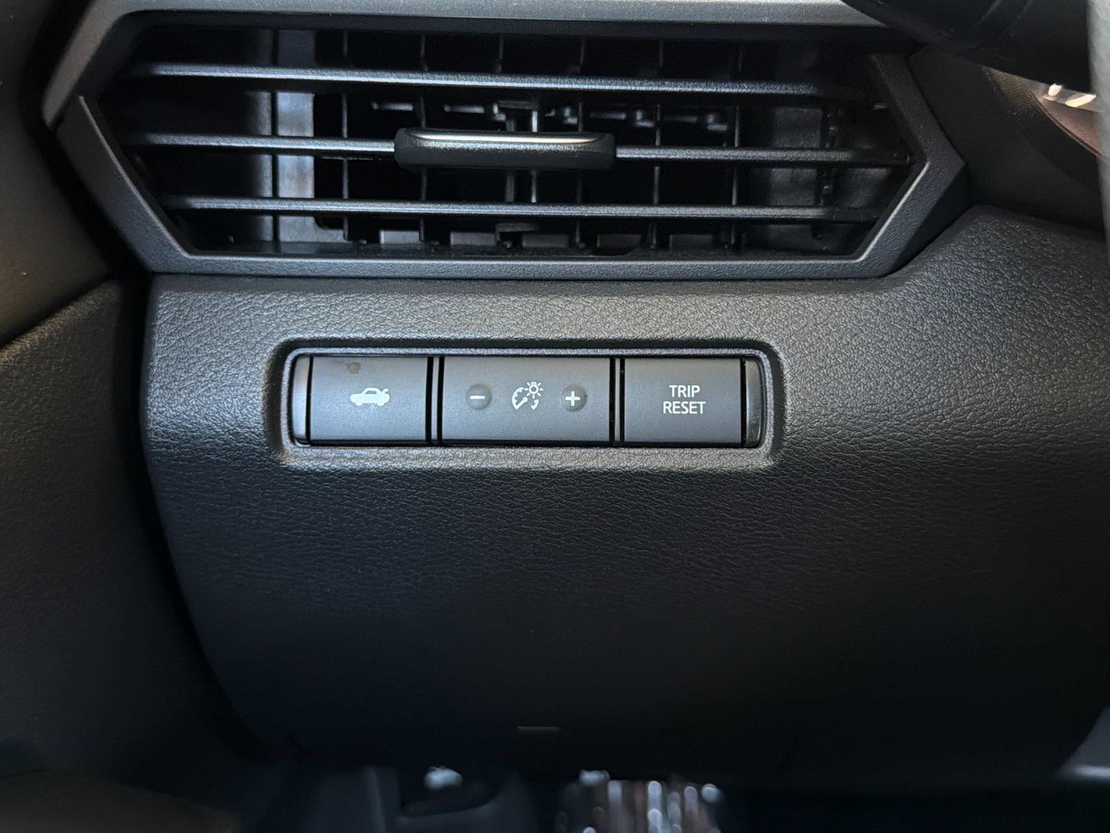 Used 2025 Nissan Altima 2.5 SV AWD/4WD image 25