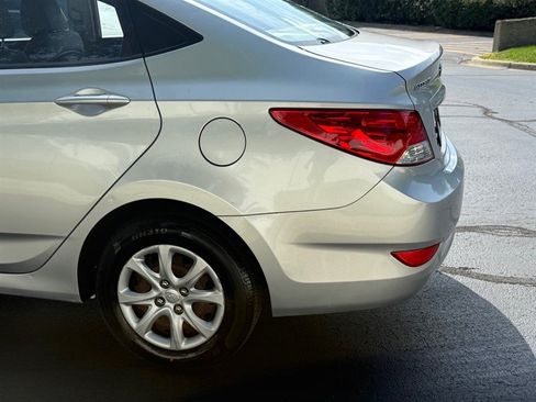 Used 2012 Hyundai Accent GLS FWD image 29
