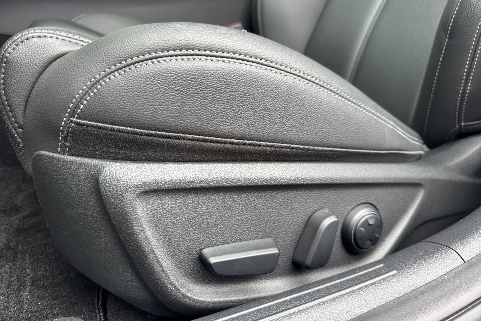 Used 2026 Genesis G70 2.5T RWD image 14