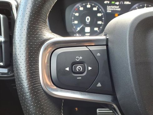 Used 2021 Volvo XC40 T5 R-Design w/ Climate Package image 22